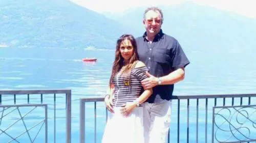 Uccide la moglie e tenta il suicidio