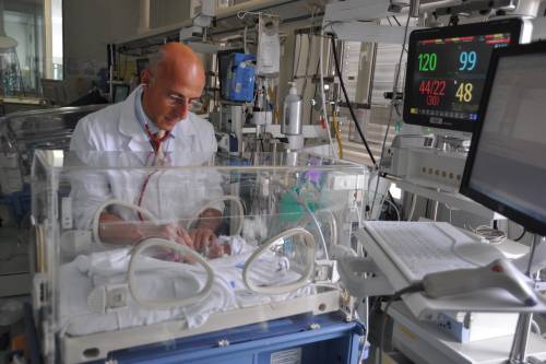 Il professor Mosca: "I neonati sono il futuro dell'Italia, patto per natalità e famiglie"