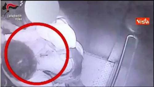 Borseggiatrici rom scatenate incastrate dalle telecamere di sicurezza