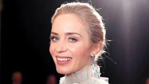 Emily Blunt a sorpresa duetta insieme ai Backstreet Boys