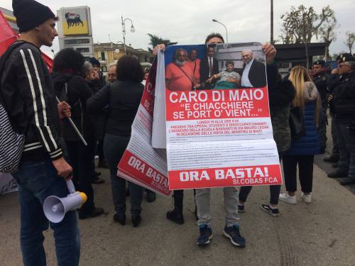 Di Maio contestato da studenti e lavoratori a Pomigliano