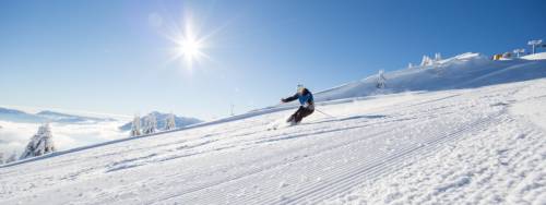Coronavirus, in Trentino folla sulle piste da sci. Ed è polemica