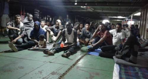 La denuncia di Mediterranea: "Forze armate libiche a bordo della Nivin"