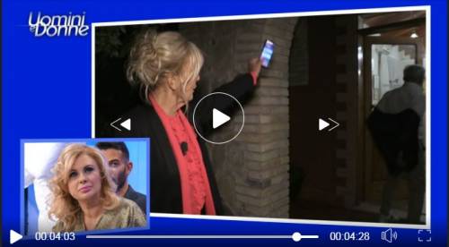 Uomini e Donne, lite Rocco e Gemma: "Vuoi che...". E si slaccia la cintura