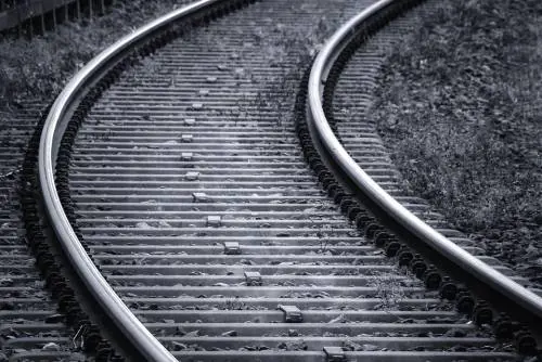 Roma, sale sul treno senza biglietto e aggredisce i carabinieri