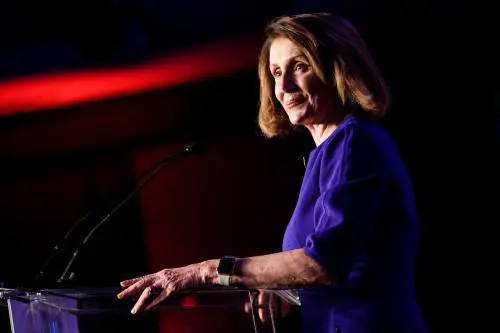 Quello strano dono della Pelosi a chi vuole "eliminare" Trump