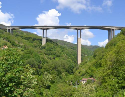 Autostrade, sospesi i trasporti eccezionali sulla A26: Genova sempre più isolata
