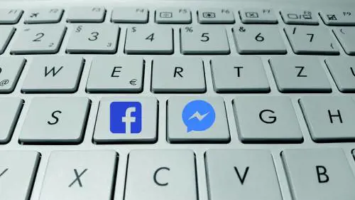 Facebook adesso vuole sapere anche con chi viviamo