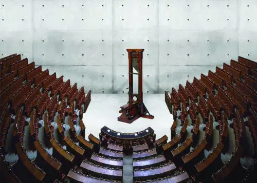 Il materialismo blasfemo dei tre Max è un mistero da veri credenti