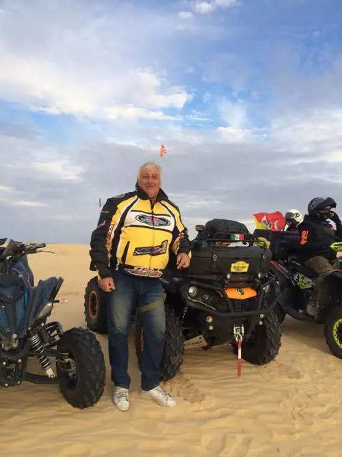 Il quad si ribalta nel deserto. Muore un turista siciliano
