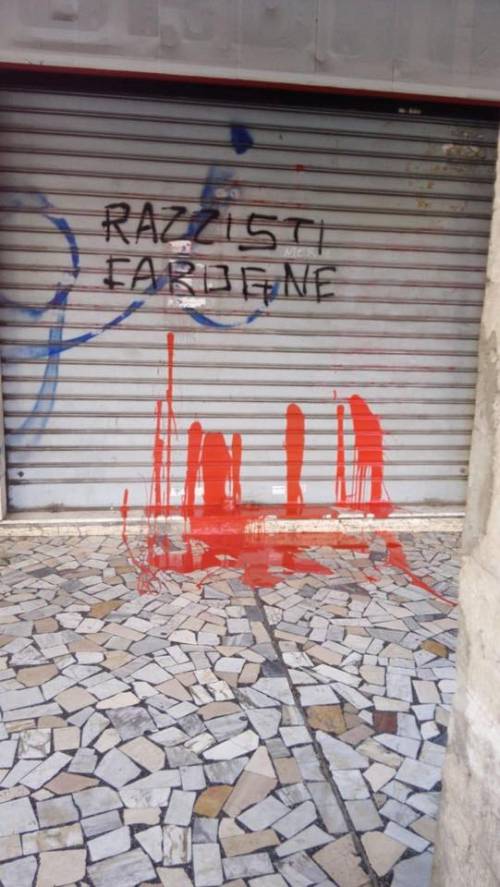 Vernice rossa e insulti: l'attacco intimidatorio contro la sede della Lega
