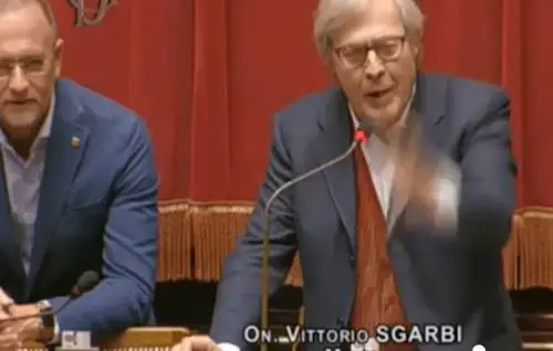 Anticorruzione, Sgarbi interviene in Aula: "È una legge del c..."