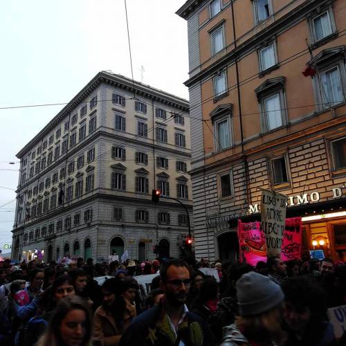 Roma, donne in piazza ricordano la morte di Desirée e Sara