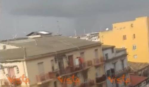 Tromba d'aria a Crotone, un ferito e danni in città