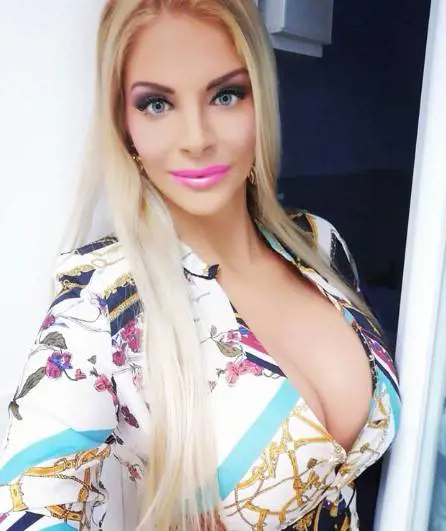 Francesca Cipriani, scollatura hot sui social