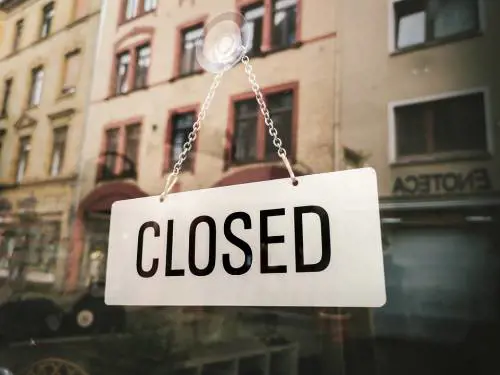 Potenza, dopo l’ennesima rissa il questore chiude negozio etnico