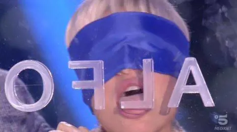 Gf Vip, Ilary Blasi gioca a lecca la parola. E le scappa una parolaccia