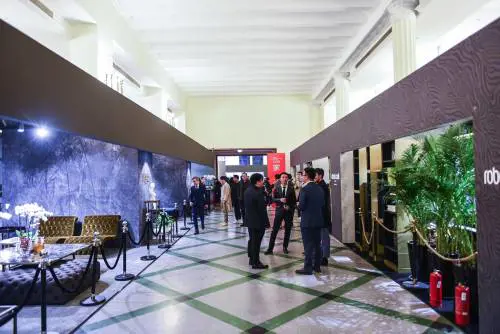 Shanghai, il Salone del Mobile cresce: visitatori, buyer e architetti da tutta la Cina