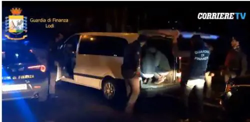 Traffico di uomini: "Sconto per i bimbi"