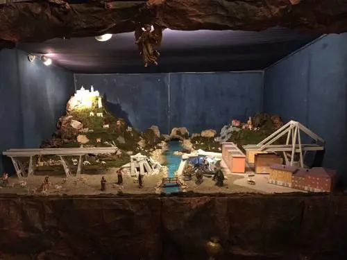 Genova, spunta il presepe con il Ponte Morandi