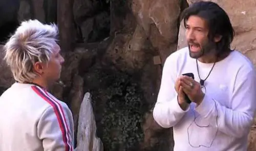 Gf Vip, Silvia: "Hai fatto un peto nel letto". E Walter diventa una furia