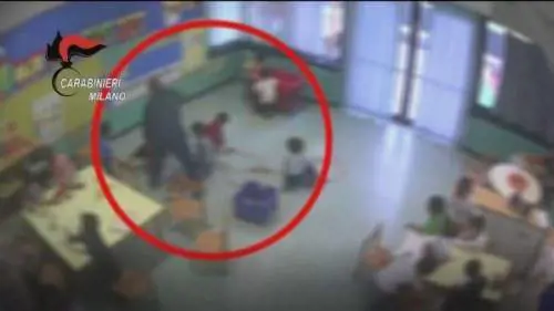 Bimbi picchiati a scuola, la classe resta vuota