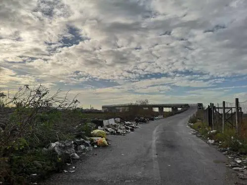 Nella Terra dei fuochi, tra le discariche a cielo aperto mai sparite