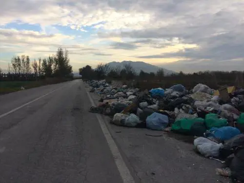 Così non si contrastano abbandono dei rifiuti e roghi tossici nella Terra dei fuochi