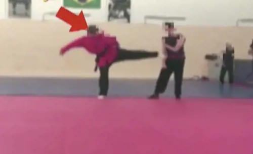 Bidello "assente per malattia", ma in realtà va ad insegnare kung-fu