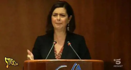 Boldrini sul caso Meloni-Toscani: "Perché lei non difende avversari?"