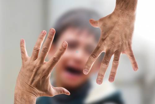 La Francia pronta ad abolire lo schiaffo educativo