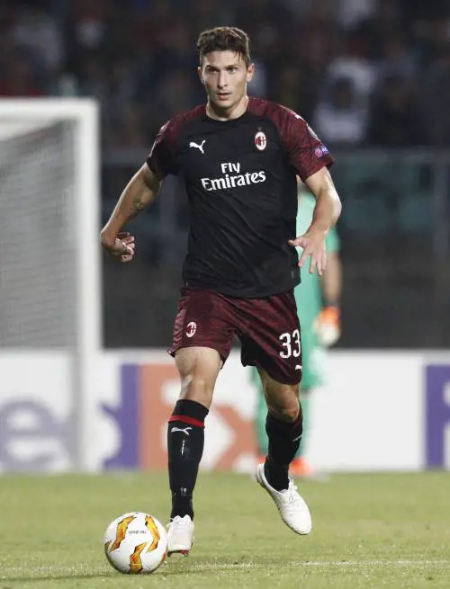 Caldara all'Atalanta, i tifosi del Milan sui social: "Vergogna"