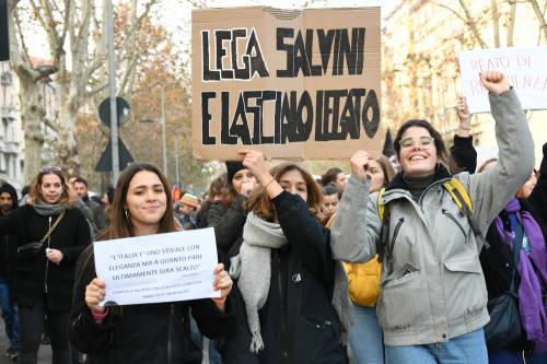 Arci, comunisti e centri sociali in piazza contro dl Sicurezza