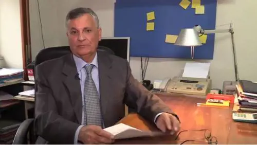 E ora il padre di Di Maio abbatte i capannnoni