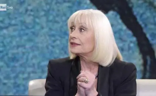 Raffaella Carrà: "Benigni mi ha detto di no, nessun litigio con De Filippi"