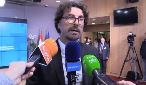 La gaffe di Toninelli: "Genova tornerà più forte di prima in pochi mesi, al massimo anni"