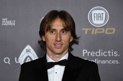 Luka Modric è il nuovo Pallone d'oro: ecco gli scatti alla cerimonia di premiazione