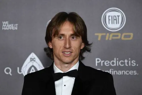 Luka Modric è il nuovo Pallone d'oro: ecco gli scatti alla cerimonia di premiazione