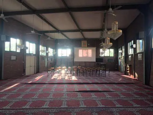 Il vicario nella moschea di Piccardo