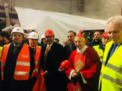 Terzo Valico, il cardinal Bagnasco in galleria: "Quest'opera si deve fare"