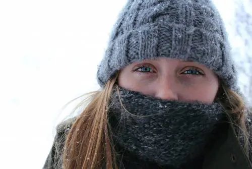 Allergica all'inverno: è orticaria da freddo