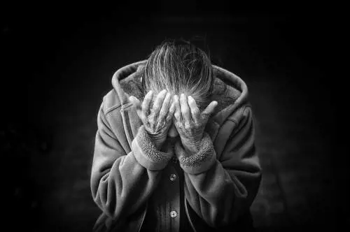 Gonfia di botte la madre 94enne, arrestato