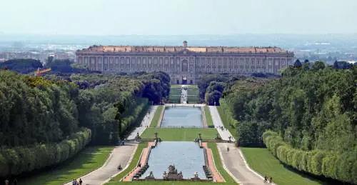 "Sindacati e negozi abusivi, la Reggia era cosa loro"
