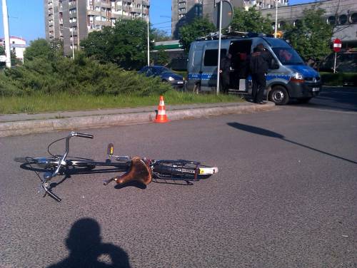 Tragedia nella Capitale, bus investe un ciclista: muore un 60enne a Roma