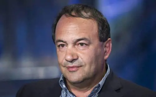 Lucano vuole riprendersi la fascia di sindaco e sogna Nobel per Riace