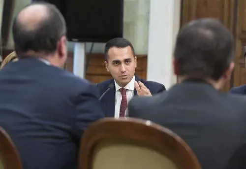 Di Maio prepara la sforbiciata: "Taglio pensioni d'oro al 40%"