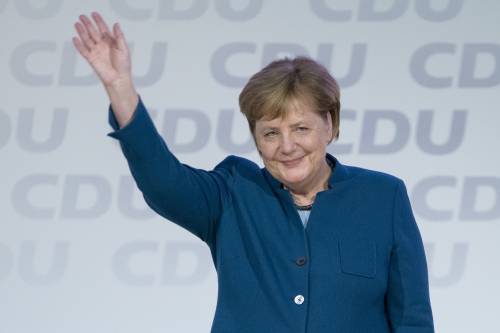 Merkel, discorso di addio alla Cdu: "Il partito resti unito". Dieci minuti di applausi