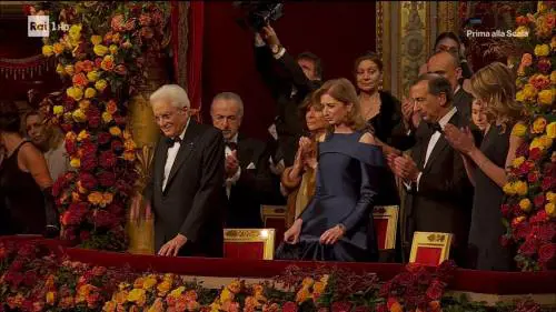 Applausi per Mattarella alla prima della Scala