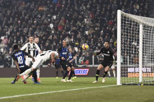 Infallibile Mandzukic L'Inter sbaglia due volte La Juve non perdona