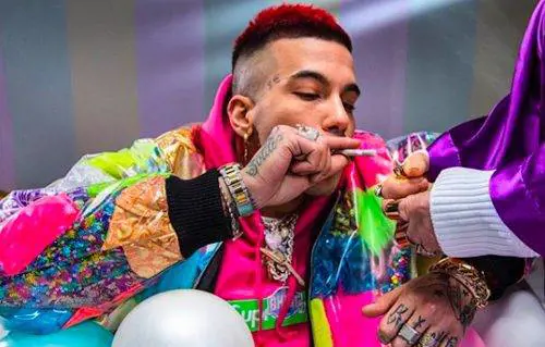 Sfera Ebbasta dopo la tragedia: "Quanto è stupido usare lo spray"